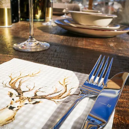 Otel Wolfsgrund Feat. Wolfshohle