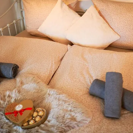 Otel Wolfsgrund Feat. Wolfshohle *